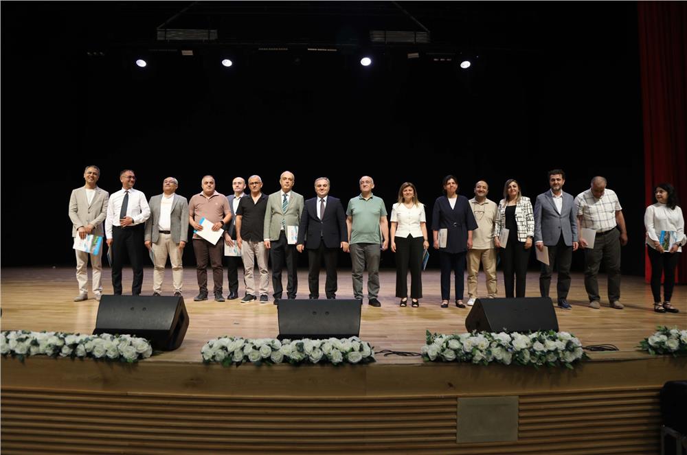 ERÜ’de 2024 Yılı Araştırma Performansı Değerlendirme Toplantısı ve Ödül Töreni” Düzenlendi ERÜ’de 2024 Yılı Araştırma Performansı Değerlendirme Toplantısı ve Ödül Töreni” Düzenlendi