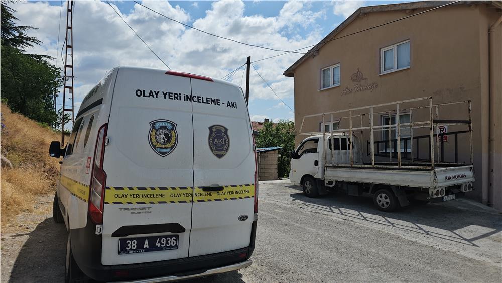 Evin bahçesinde vurulan şahıs ağır yaralandı Evin bahçesinde vurulan şahıs ağır yaralandı