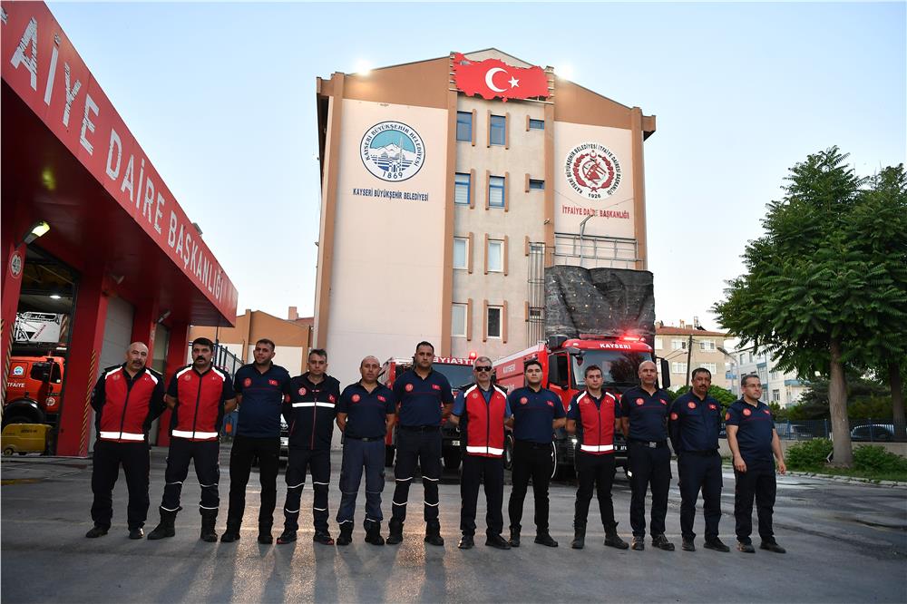 Kayseri itfaiyesi yangınla mücadele için Manisa'ya gitti Kayseri itfaiyesi yangınla mücadele için Manisa'ya gitti