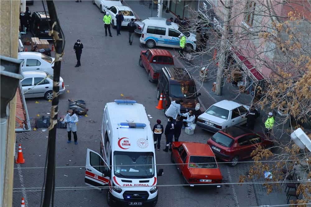 Kayseri'de 3 kişiyi öldüren şahıs Gürcistan'da yakalandı Kayseri'de 3 kişiyi öldüren şahıs Gürcistan'da yakalandı