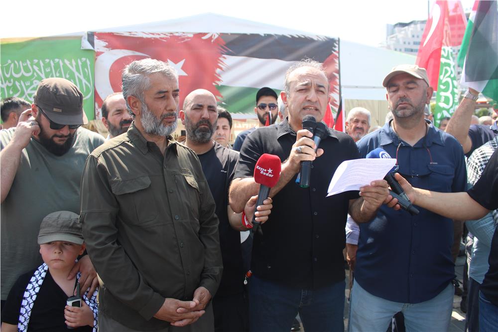 Kayseri'den 10 aktivist Mısır'a uğurlandı Kayseri'den 10 aktivist Mısır'a uğurlandı