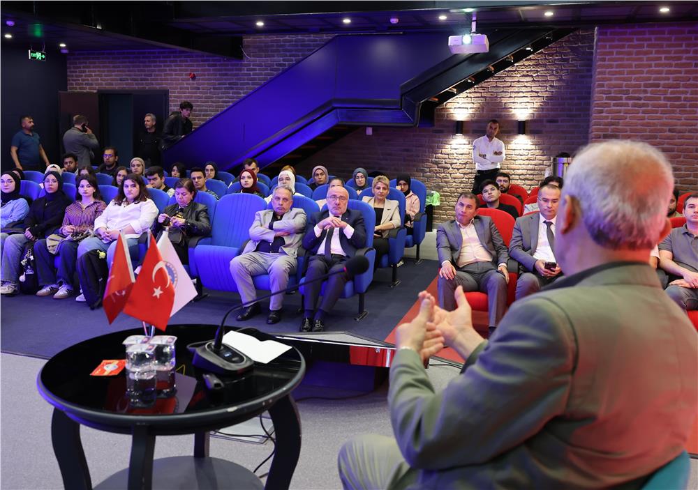 KAYÜ’de 'Yapay Zekâ ve ABC: Bilimde Yeni Krallık ve Kraliçesi' konferansı düzenlendi KAYÜ’de 'Yapay Zekâ ve ABC: Bilimde Yeni Krallık ve Kraliçesi' konferansı düzenlendi