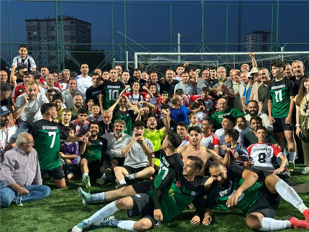 Şampiyon Büyük Toramanspor... Şampiyon Büyük Toramanspor...