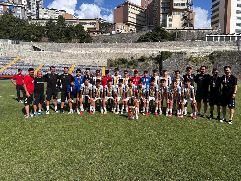 U15 Türkiye Futbol Şampiyonası'nda şampiyon Talas Belediyespor U15 Türkiye Futbol Şampiyonası'nda şampiyon Talas Belediyespor