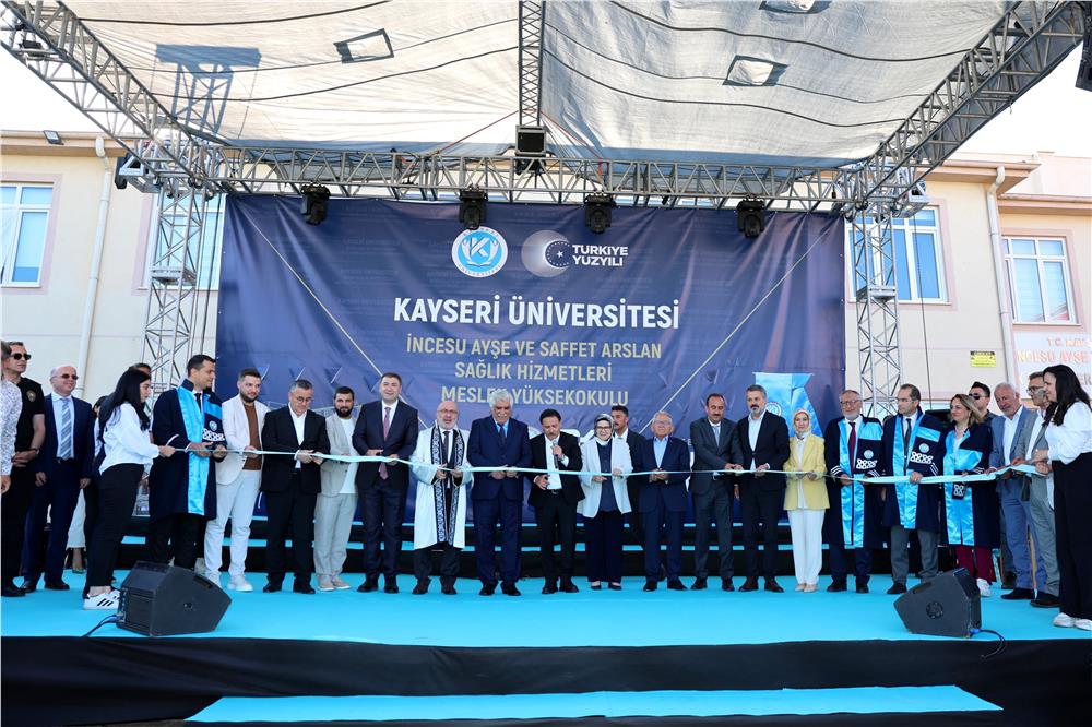 Vali Çicek, KAYÜ Sağlık Hizmetleri MYO Mezuniyet Töreni'ne katıldı Vali Çicek, KAYÜ Sağlık Hizmetleri MYO Mezuniyet Töreni'ne katıldı