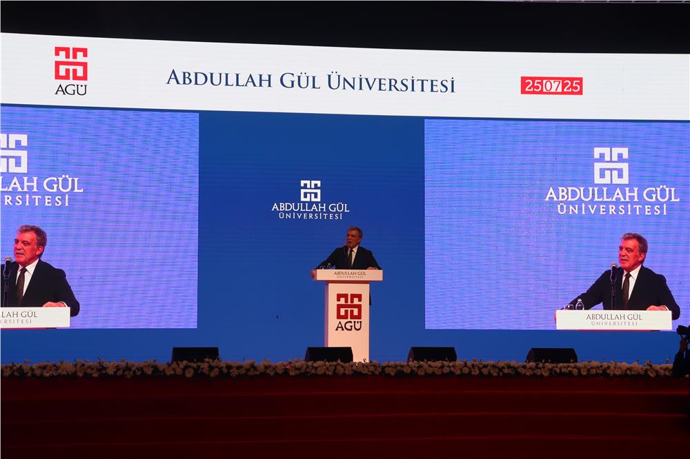 Abdullah Gül: Dünya hiç görülmediği kadar çok tehlikeli bir dönemden geçiyor