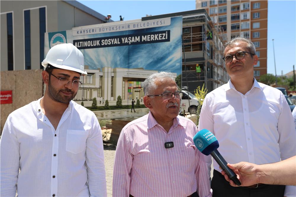 Altınoluk Sosyal Yaşam Merkezi’ni inceleyen Başkan Büyükkılıç’tan ‘eser ve hizmet siyaseti’ vurgusu Altınoluk Sosyal Yaşam Merkezi’ni inceleyen Başkan Büyükkılıç’tan ‘eser ve hizmet siyaseti’ vurgusu