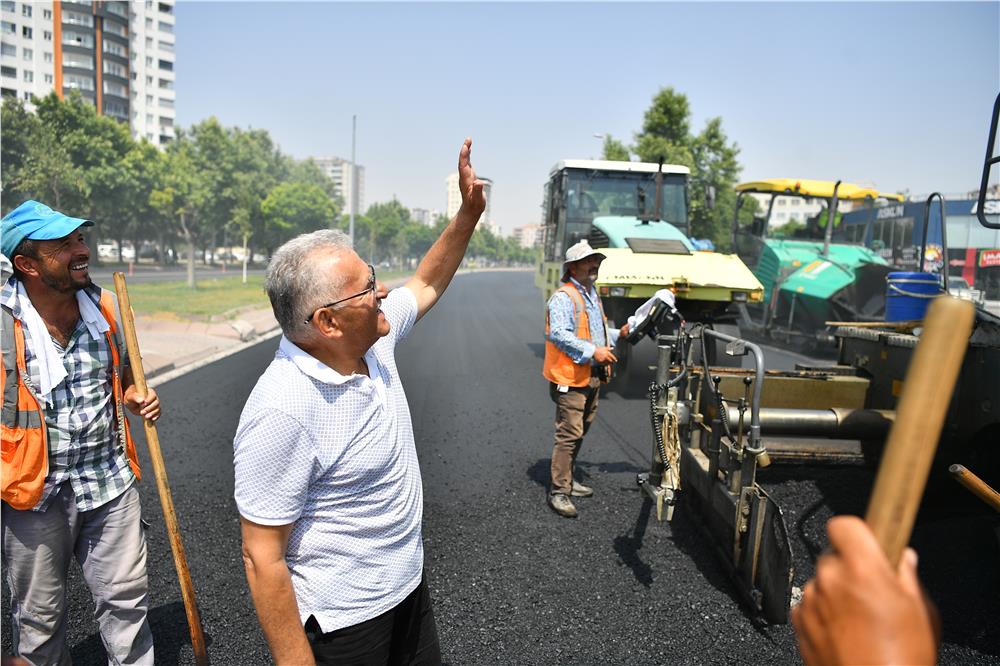 Başkan Büyükkılıç’tan 20 Milyon Tl’lik Asfalt Yatırımına Yerinde İnceleme Başkan Büyükkılıç’tan 20 Milyon Tl’lik Asfalt Yatırımına Yerinde İnceleme