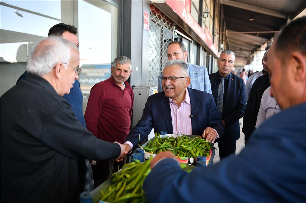 Başkan Büyükkılıç'tan Kayseri Hal Kompleksi'ne sabah ziyareti
