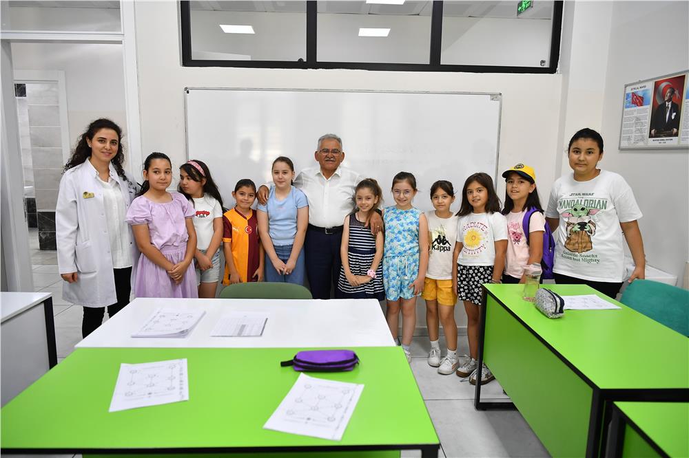 Başkan Büyükkılıç'tan yaz okulu ziyareti