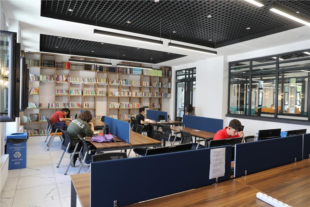 Başkan Çolakbayrakdar’a Sinan Kütüphanesi teşekkürü Başkan Çolakbayrakdar’a Sinan Kütüphanesi teşekkürü