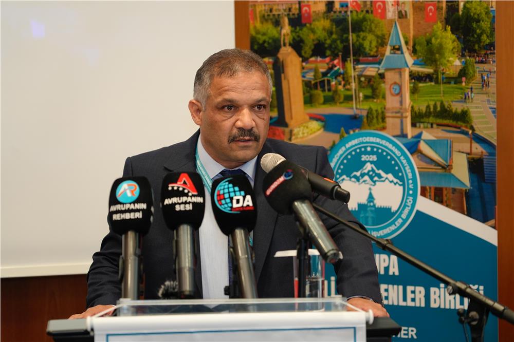 Başkan Hızar: Vatan sadece toprak, pasaport, kimlik değildir Başkan Hızar: Vatan sadece toprak, pasaport, kimlik değildir