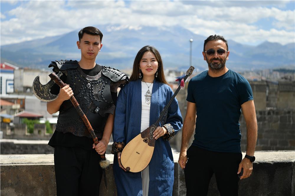 Büyükşehir ile Kayseri Kalesi’nde Kazak ezgileri yükseldi