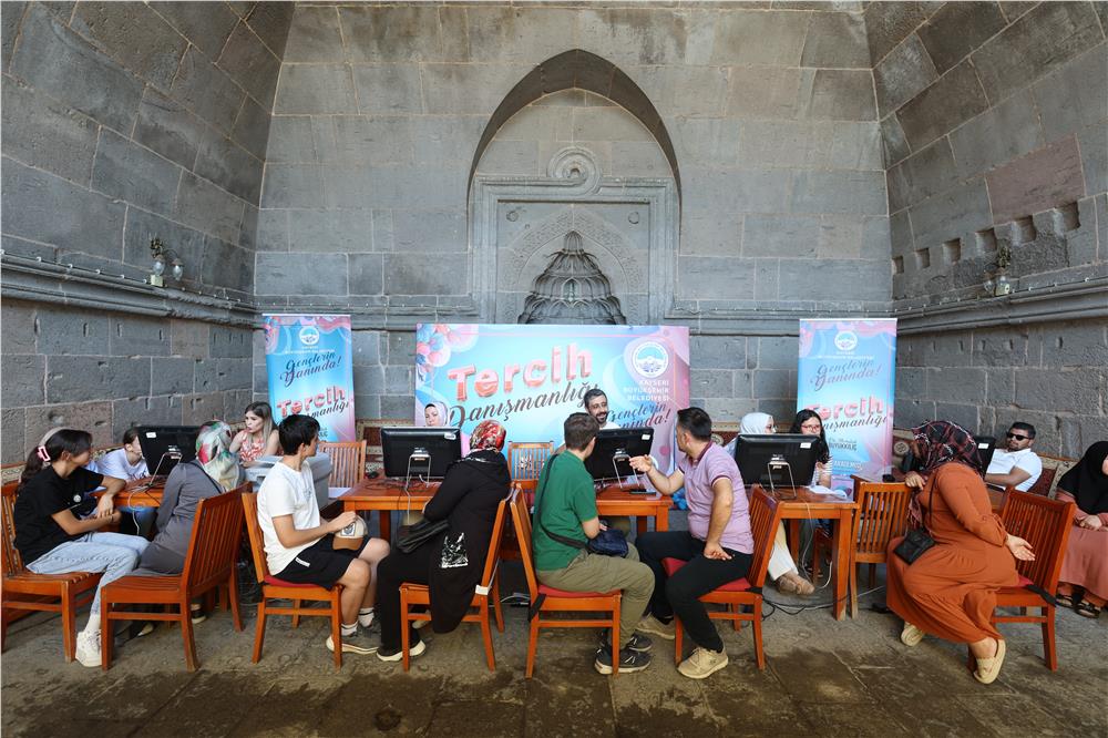 Büyükşehirin LGS Tercih Danışmanlığı Hizmeti yoğun ilgi görüyor