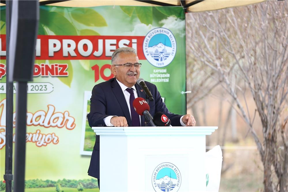 Büyükşehirin mera vasfı kazandırdığı 400 dekar alanda bin 500 büyükbaş otluyor Büyükşehirin mera vasfı kazandırdığı 400 dekar alanda bin 500 büyükbaş otluyor