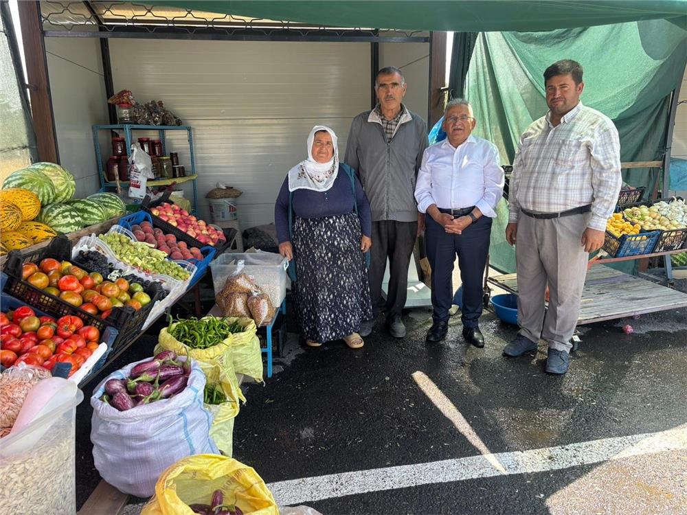 Çiftçinin yüzü Başkan Büyükkılıç ile gülüyor Çiftçinin yüzü Başkan Büyükkılıç ile gülüyor