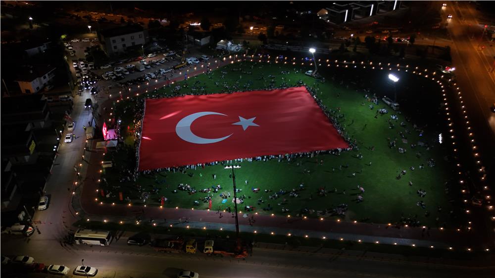 Dünyanın en büyük Türk bayrağı Kayseri'de yeniden açıldı Dünyanın en büyük Türk bayrağı Kayseri'de yeniden açıldı
