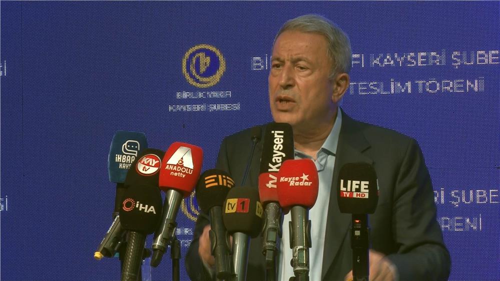 Hulusi Akar: Biz terörü, teröristi unutmadık fakat bunu bitirmemiz lazım diyoruz Hulusi Akar: Biz terörü, teröristi unutmadık fakat bunu bitirmemiz lazım diyoruz