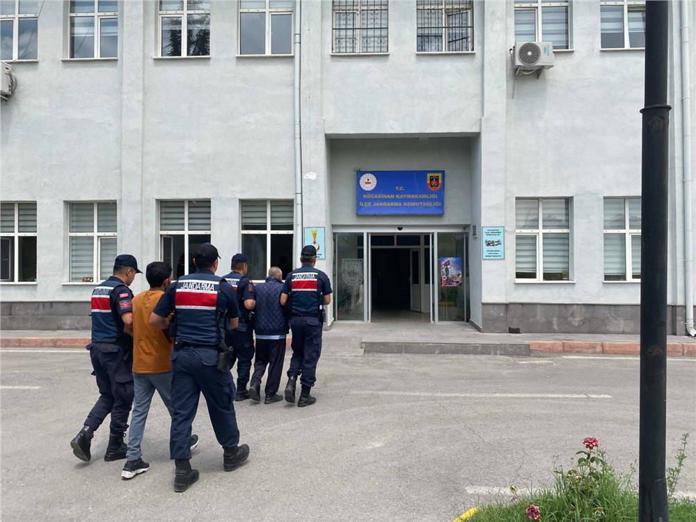 Kayseri’de DEAŞ Operasyonu: 2 Şüpheli Gözaltına Alındı Kayseri’de DEAŞ Operasyonu: 2 Şüpheli Gözaltına Alındı