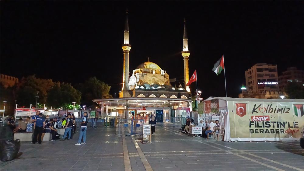 Kayseri'deki tüm camilerde 15 Temmuz'un yıl dönümünde selalar okundu Kayseri'deki tüm camilerde 15 Temmuz'un yıl dönümünde selalar okundu