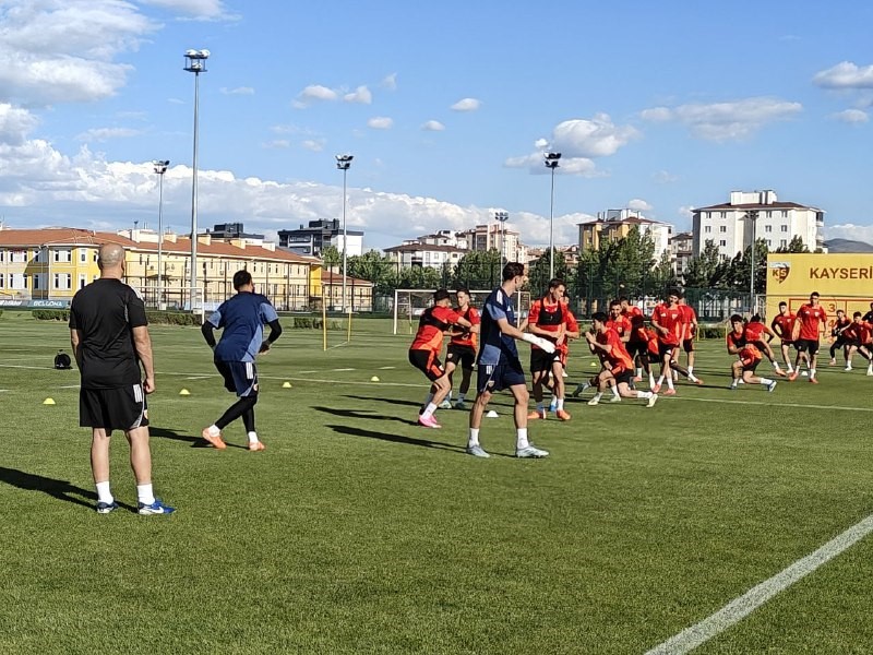 Kayserispor, 59. yıldönümünde topbaşı yaptı