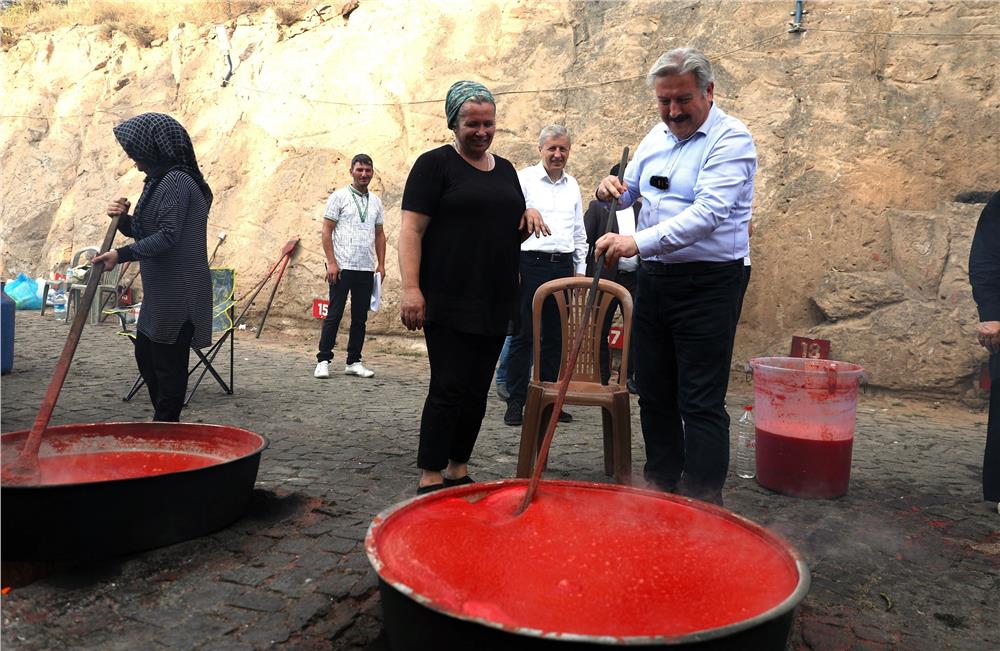 Melikgazi'de salçalar kaynamaya başlıyor Melikgazi'de salçalar kaynamaya başlıyor