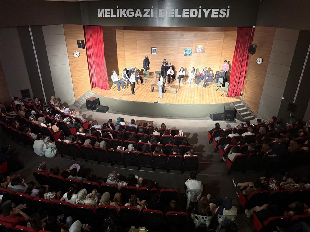 Melikgazi’den kültür sanata destek Melikgazi’den kültür sanata destek