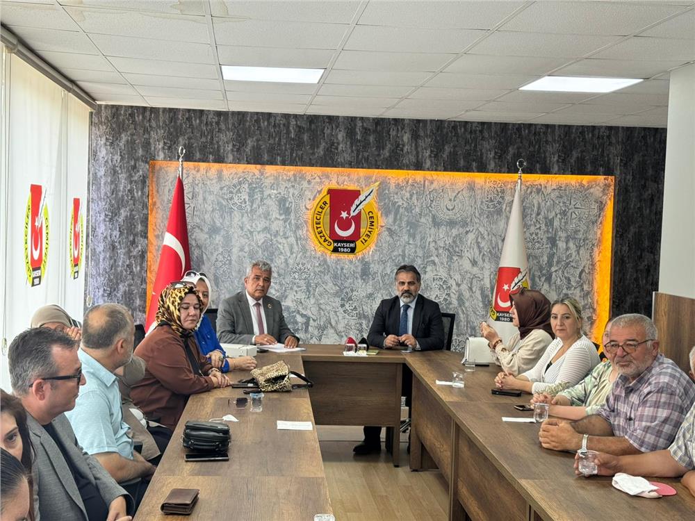 Muhtarlar, Kayseri Gazeteciler Cemiyeti’ni Ziyaret Etti Muhtarlar, Kayseri Gazeteciler Cemiyeti’ni Ziyaret Etti