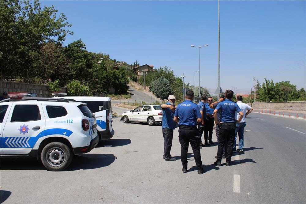 Otomobilin çarptığı yaşlı adam öldü Otomobilin çarptığı yaşlı adam öldü