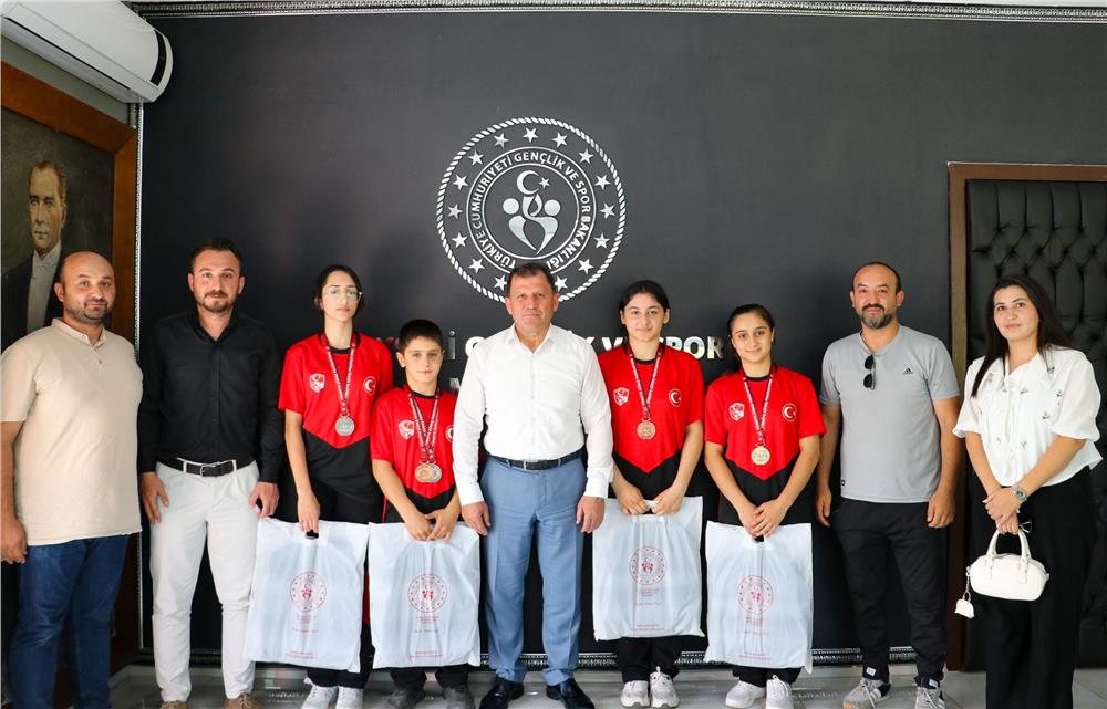 Şampiyonlar Kabakcı’yı ziyaret etti Şampiyonlar Kabakcı’yı ziyaret etti