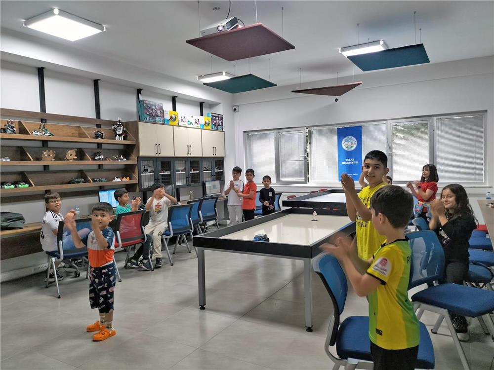 Talas Belediyesi'nden geleceğin teknoloji yıldızlarına yaz desteği Talas Belediyesi'nden geleceğin teknoloji yıldızlarına yaz desteği