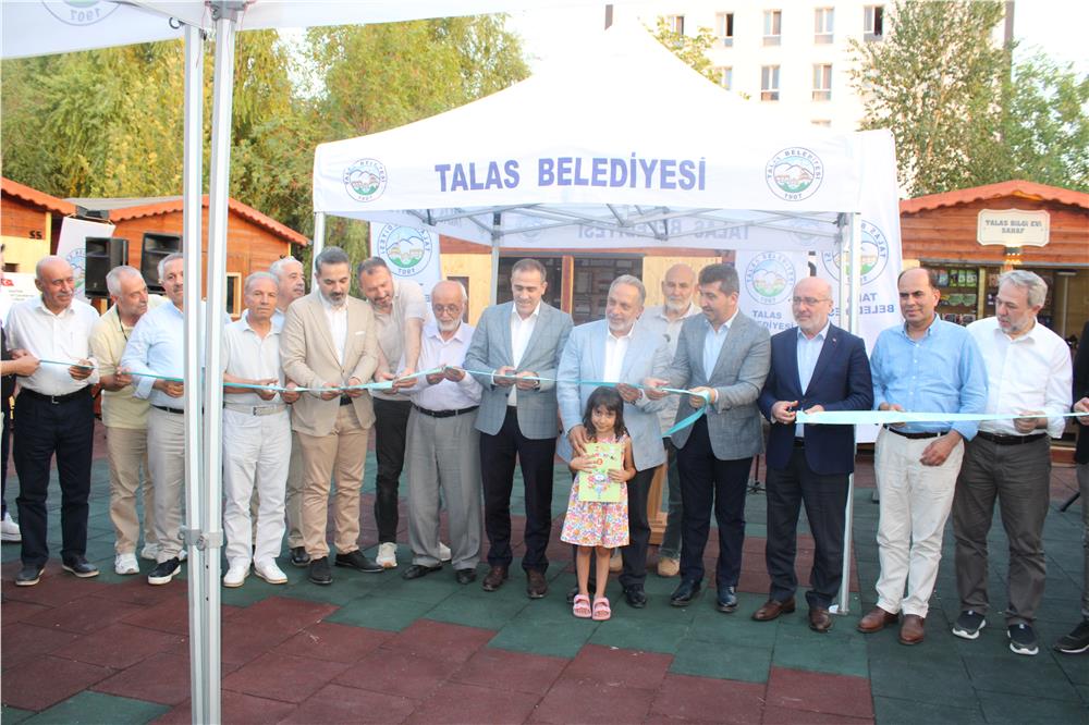 Talas'ta Sahaflar Çarşısı açıldı Talas'ta Sahaflar Çarşısı açıldı