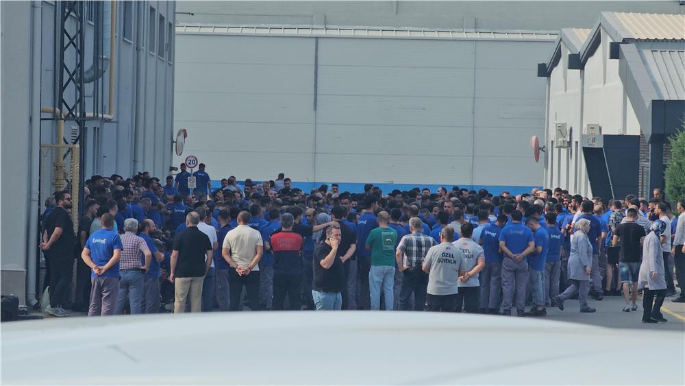 Yataş'ta işçilerin 'maaş' eylemi Yataş'ta işçilerin 'maaş' eylemi