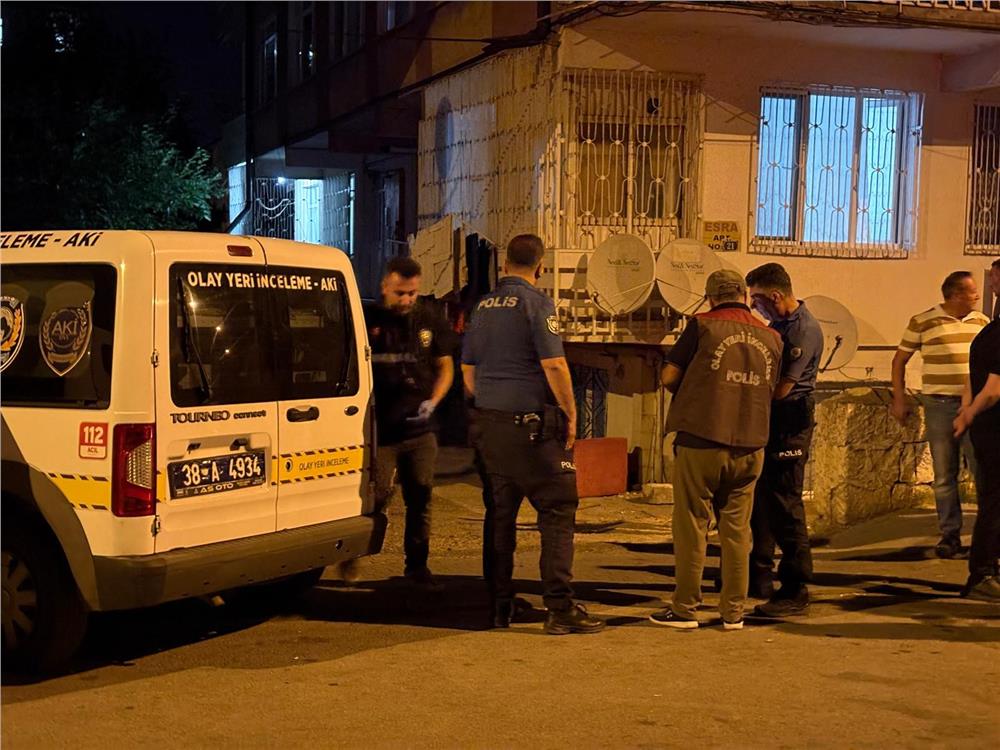 2 yıl önce boşandığı eski karısını bıçakla ağır yaraladı 2 yıl önce boşandığı eski karısını bıçakla ağır yaraladı