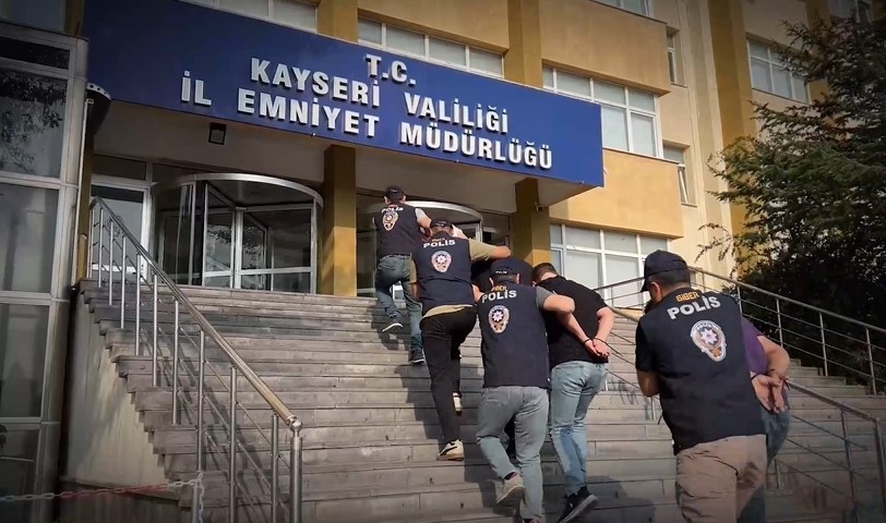 7 dolandırıcı yakalandı 7 dolandırıcı yakalandı