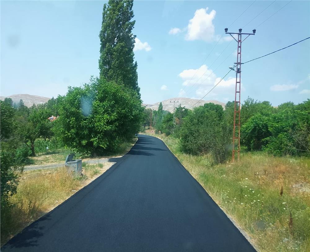 Akkışla'da sıcak asfalt çalışması