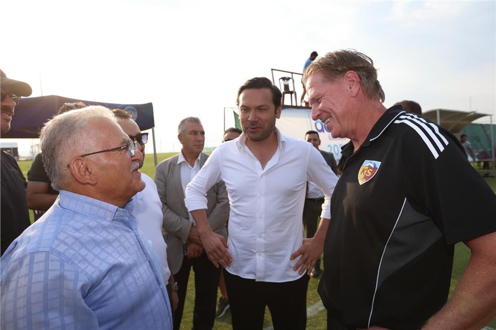 Başkan Büyükkılıç; Kayserispor - Alanyaspor hazırlık maçını izledi Başkan Büyükkılıç; Kayserispor - Alanyaspor hazırlık maçını izledi