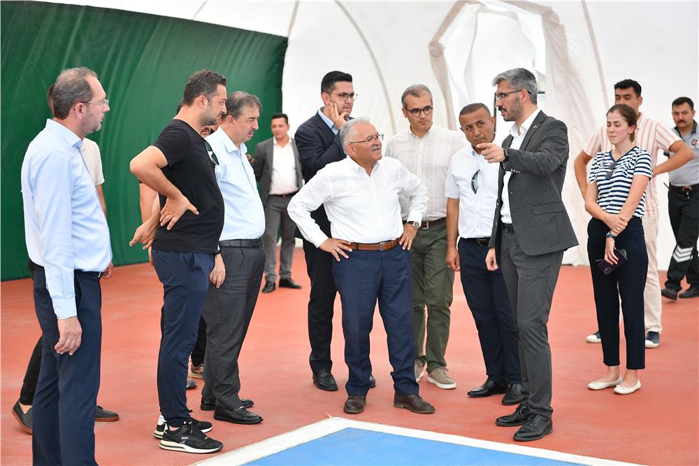 Başkan Büyükkılıç; üzeri kapatılan tenis kortları çalışmalarını inceledi