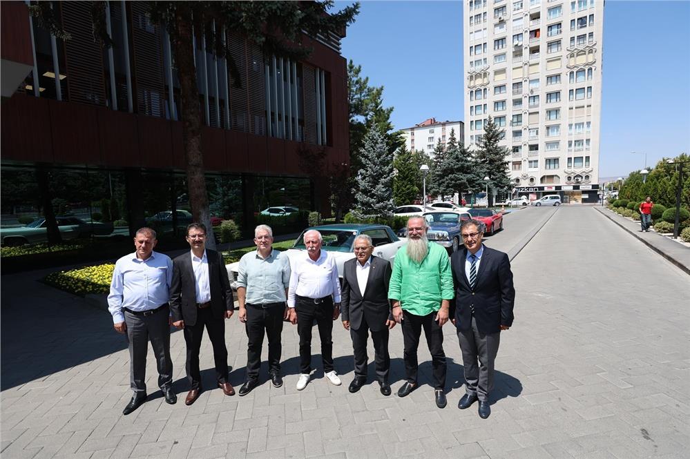 Başkan Memduh Büyükkılıç'a ziyaretçi akını