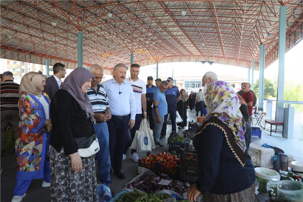 Başkan Palancıoğlu; köy pazarında üreticilerle bir araya geldi