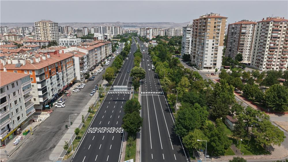 Büyükşehirin 20 milyon TL’lik yatırımla yenilediği havalimanı yoluna vatandaşlardan tam not