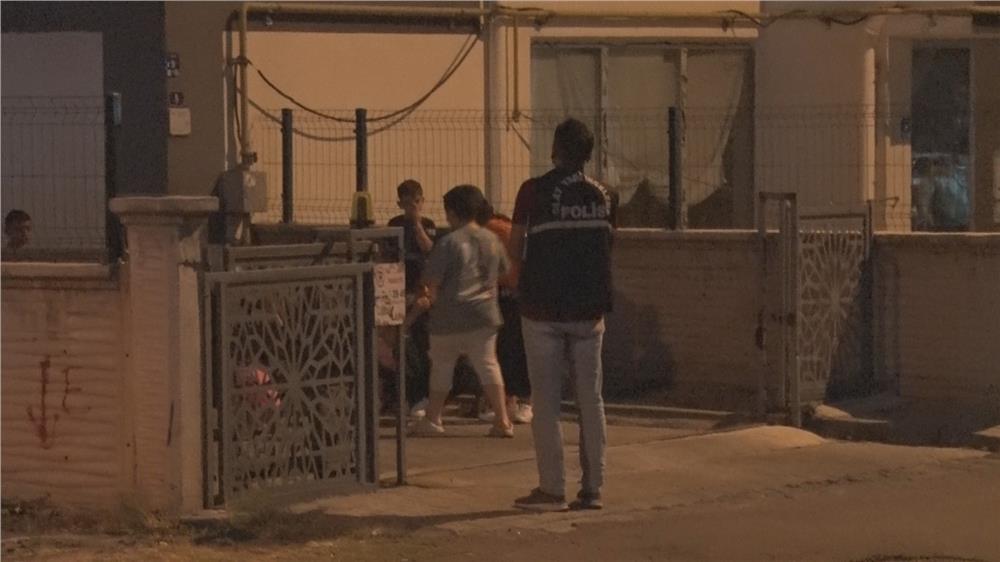 Dolaptaki eşyasının yerini değiştirdiği için kardeşini bıçakladı Dolaptaki eşyasının yerini değiştirdiği için kardeşini bıçakladı