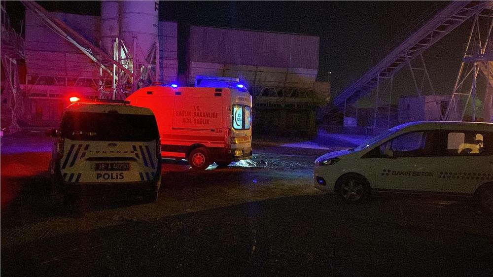 Ekmek kapısı, canını aldı... Çimento kamyonunun kapağının çarptığı şoför yaşamını yitirdi