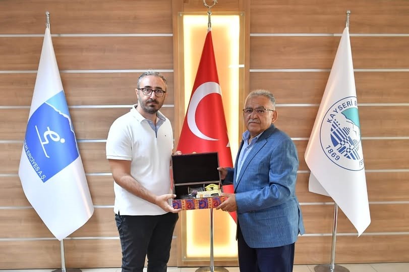 Erciyes'in Türk Dünyası üyeliği, Başkan Büyükkılıç'a takdim edildi