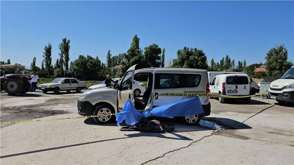Araba Çarptı, Minik Can Söndü