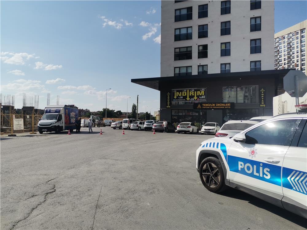 İş makinesi doğalgaz borusunu patlattı İş makinesi doğalgaz borusunu patlattı