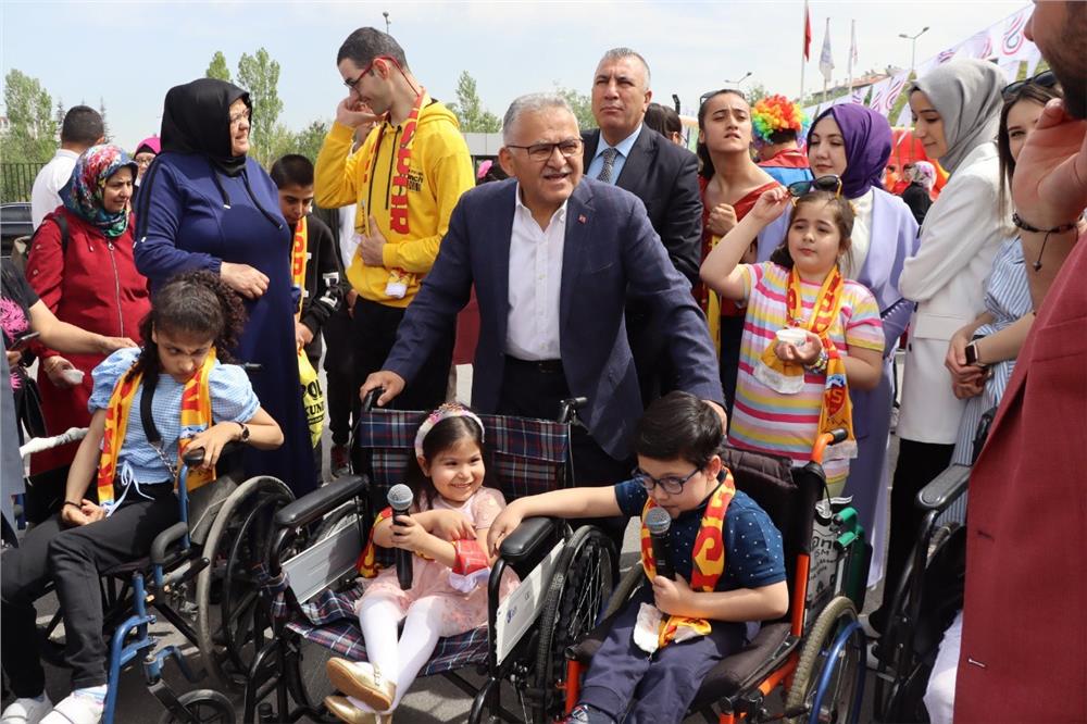 Kayseri Büyükşehir'den güvenli ve engelsiz hizmetler Kayseri Büyükşehir'den güvenli ve engelsiz hizmetler