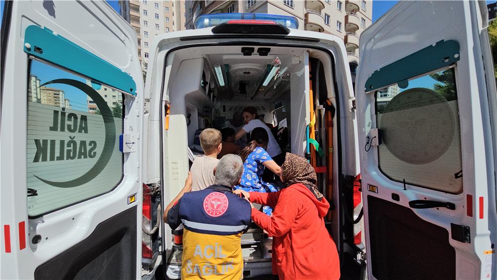 Kayseri'de 14 katlı binadaki yangın söndürüldü: 30 kişi tahliye edildi