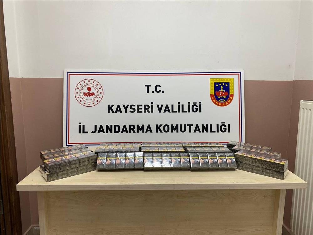 Kayseri’de 3 farklı tırdan 770 paket kaçak sigara ele geçirildi Kayseri’de 3 farklı tırdan 770 paket kaçak sigara ele geçirildi