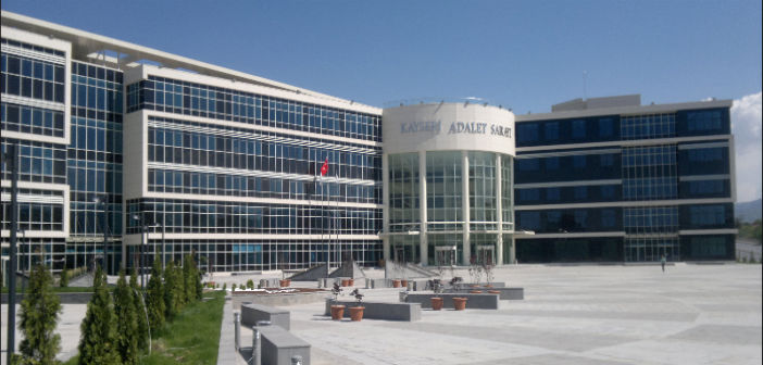 Kayseri’de Hırsızlık Suçundan Aranan Kadın Yakalandı Kayseri’de Hırsızlık Suçundan Aranan Kadın Yakalandı